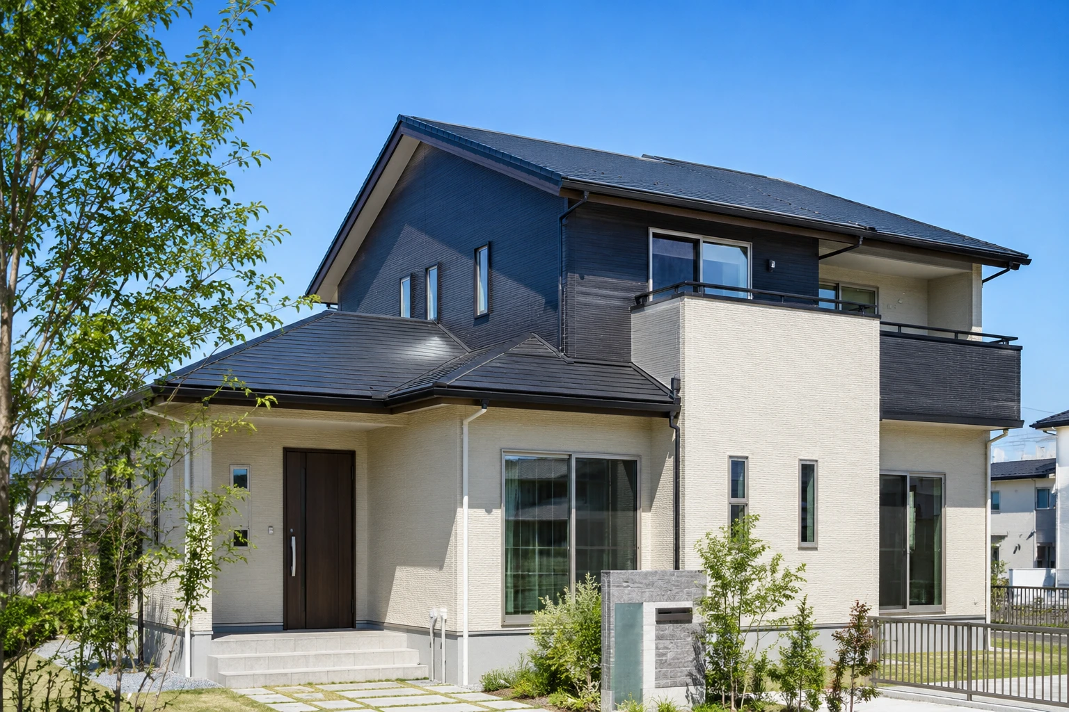 岡山市のお家を守る！省エネと快適性を両立した屋根と外壁塗装