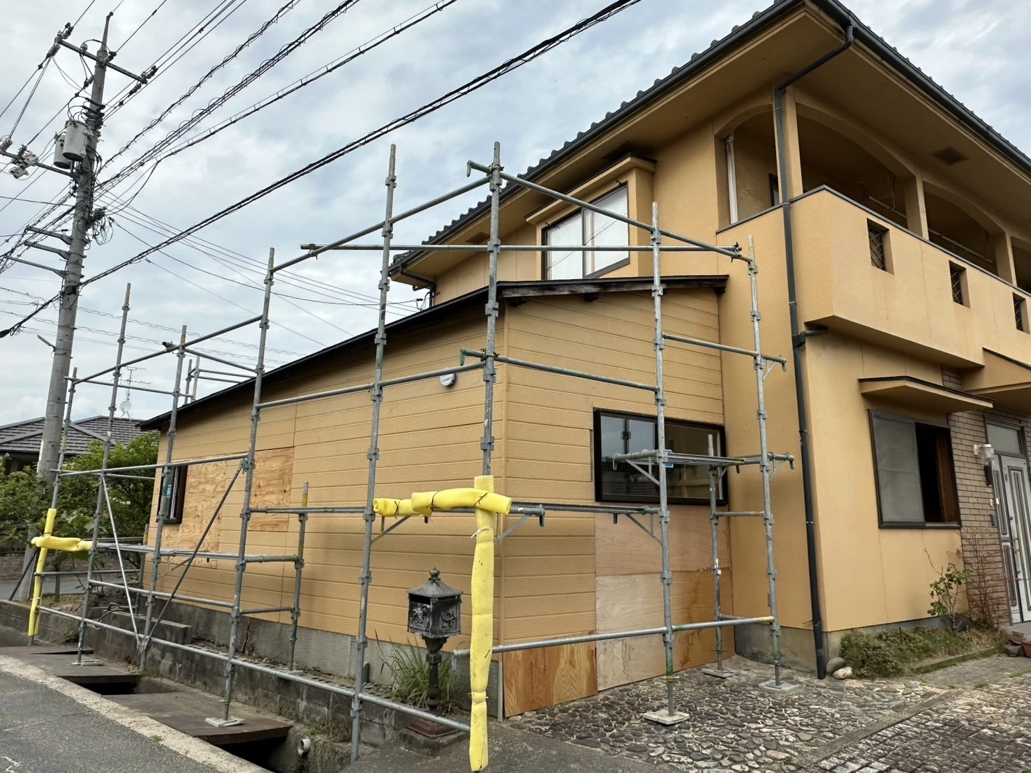 岡山市の住宅を守るために、足場設置は不可欠！