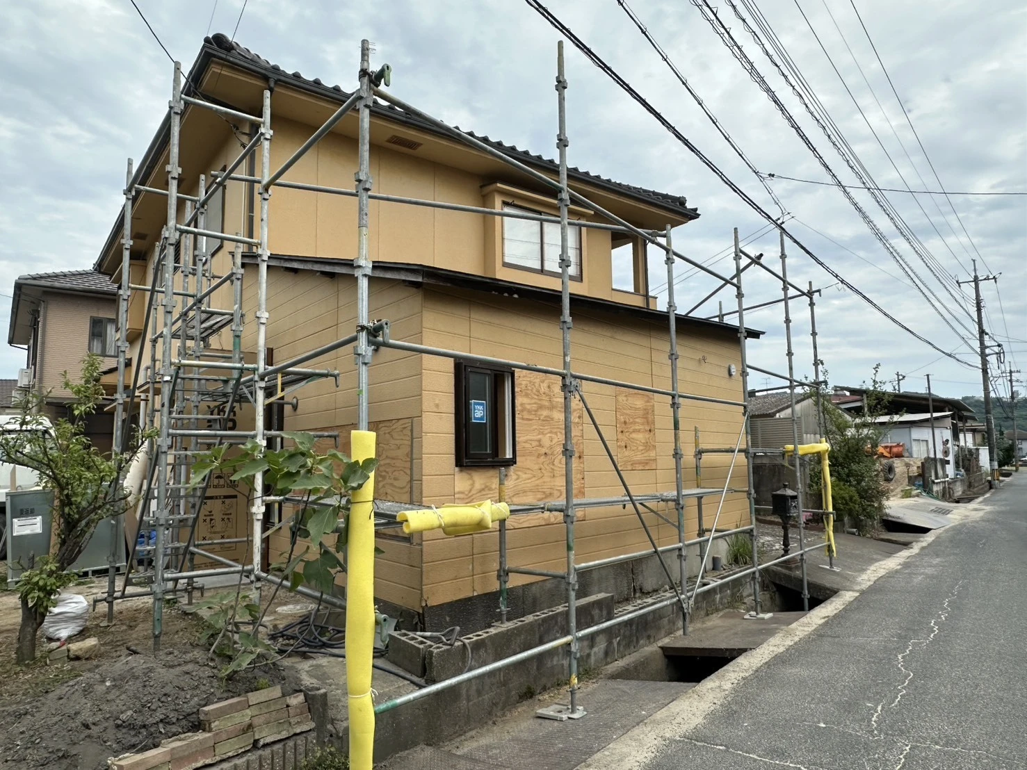 足場設置による安全性の向上